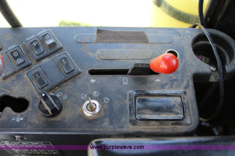 image for item J5814 1996 John Deere 6500 self-propelled sprayer