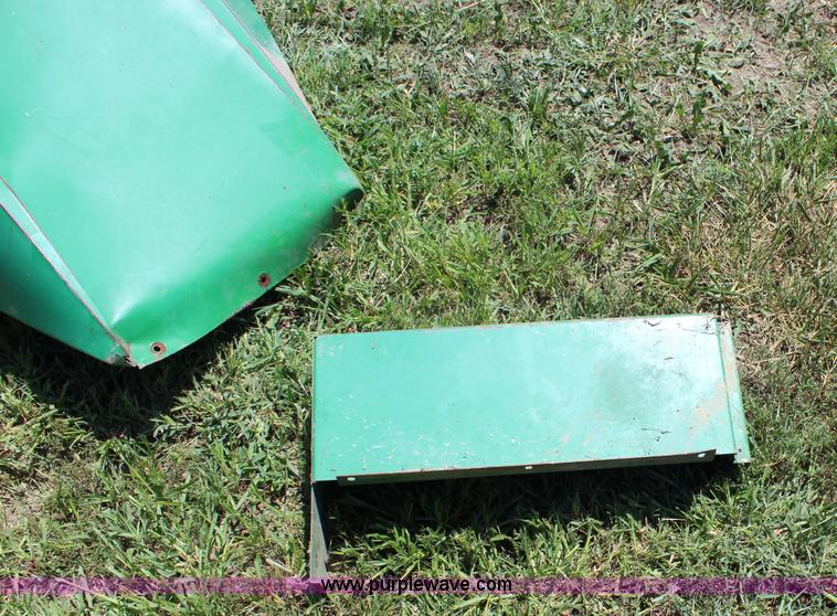 image for item J5814 1996 John Deere 6500 self-propelled sprayer