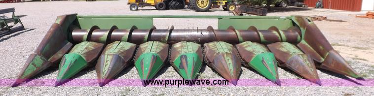 image for item J6885 1984 John Deere 853A row head