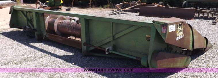 image for item J6885 1984 John Deere 853A row head