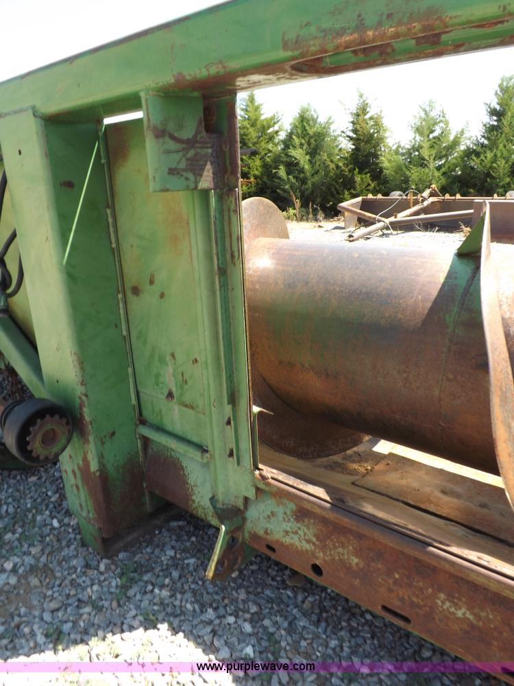 image for item J6885 1984 John Deere 853A row head