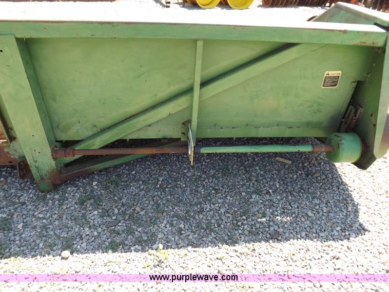 image for item J6885 1984 John Deere 853A row head