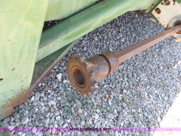image for item J6885 1984 John Deere 853A row head