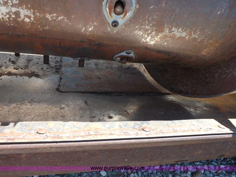 image for item J6885 1984 John Deere 853A row head