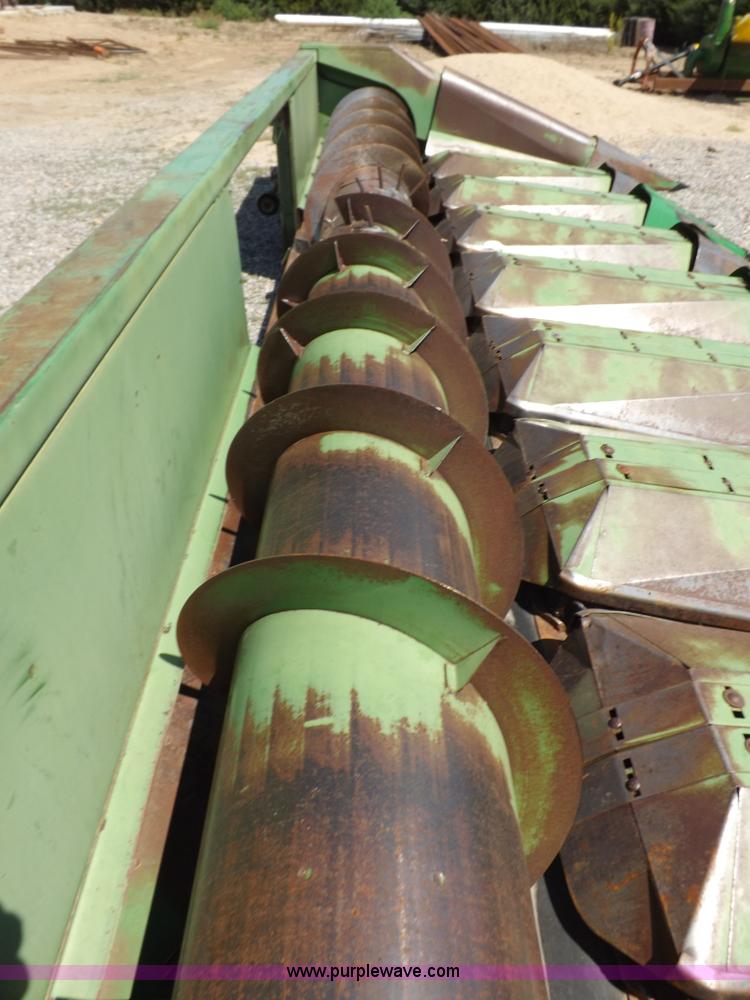 image for item J6885 1984 John Deere 853A row head