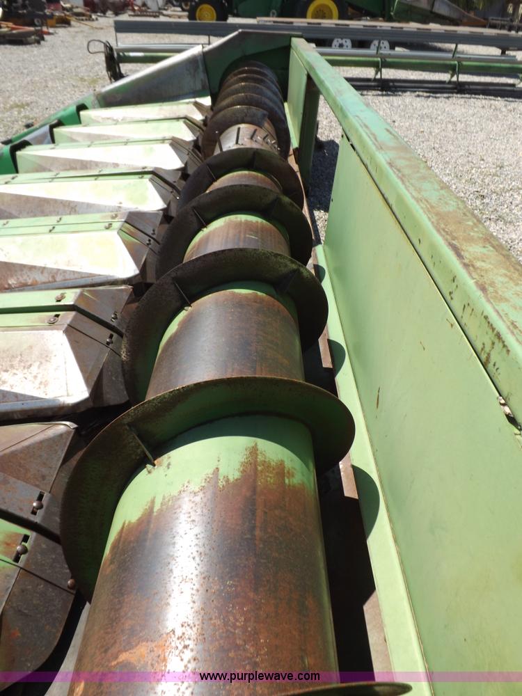 image for item J6885 1984 John Deere 853A row head