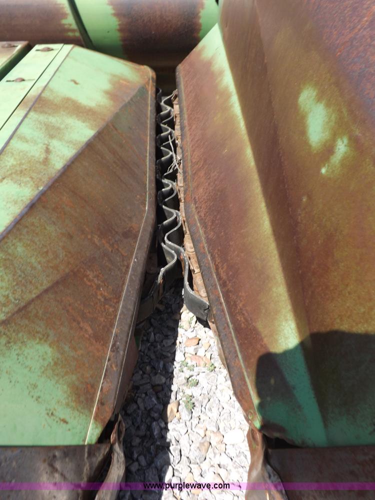 image for item J6885 1984 John Deere 853A row head