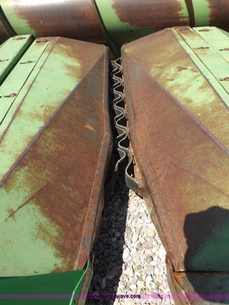 image for item J6885 1984 John Deere 853A row head