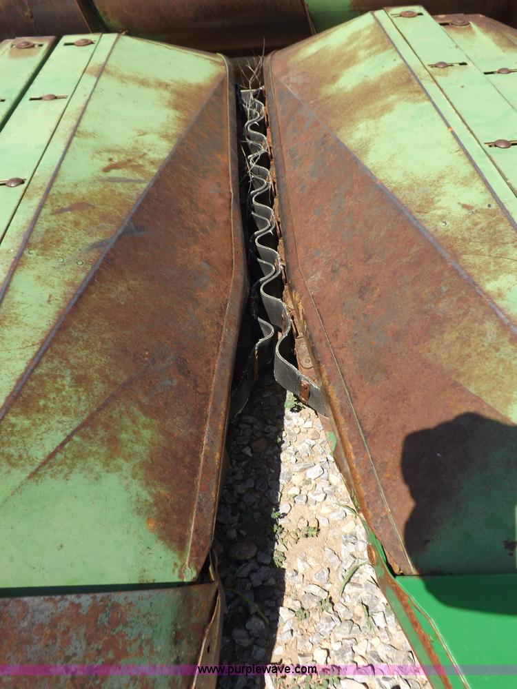 image for item J6885 1984 John Deere 853A row head