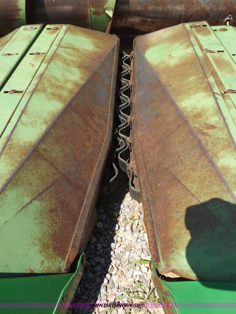 image for item J6885 1984 John Deere 853A row head