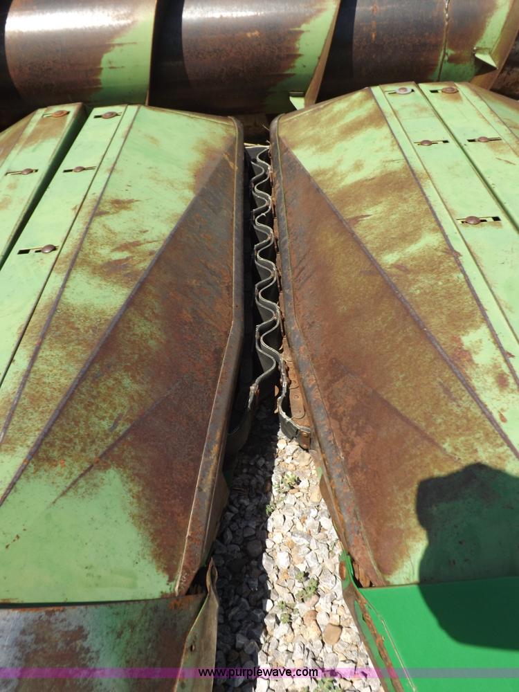 image for item J6885 1984 John Deere 853A row head