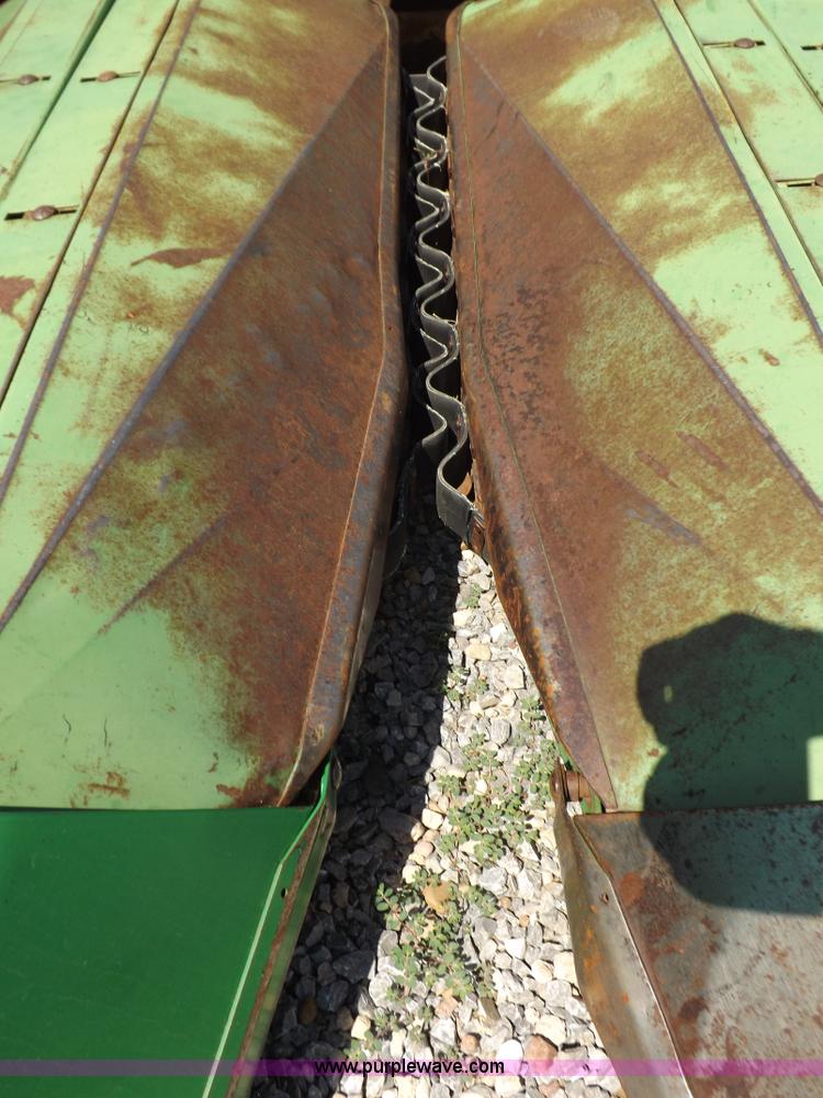 image for item J6885 1984 John Deere 853A row head