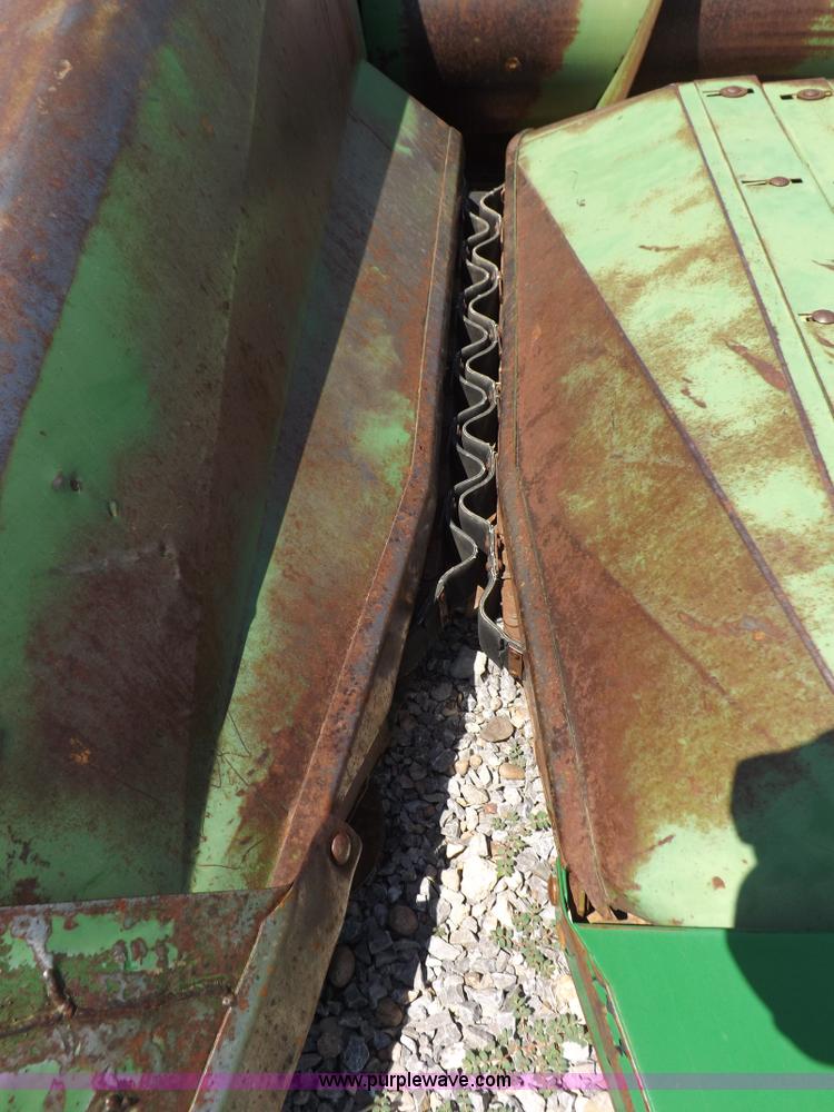 image for item J6885 1984 John Deere 853A row head