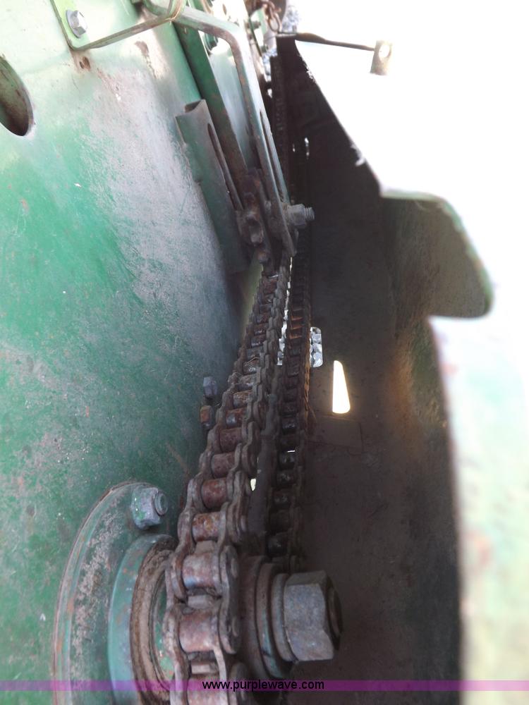 image for item J6885 1984 John Deere 853A row head