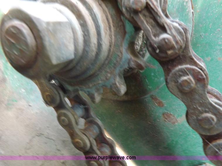 image for item J6885 1984 John Deere 853A row head