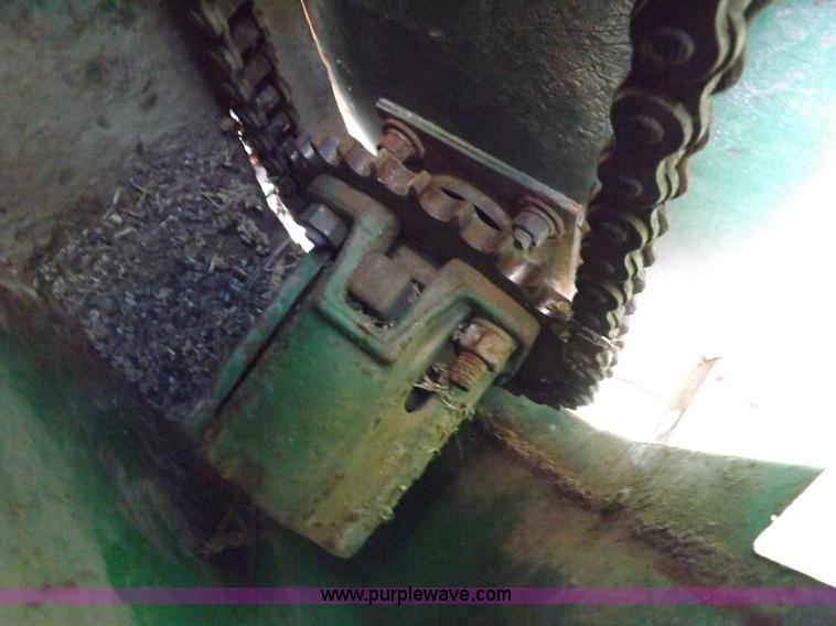 image for item J6885 1984 John Deere 853A row head