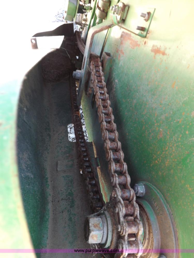 image for item J6885 1984 John Deere 853A row head