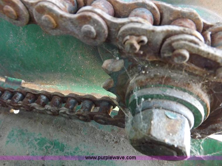 image for item J6885 1984 John Deere 853A row head