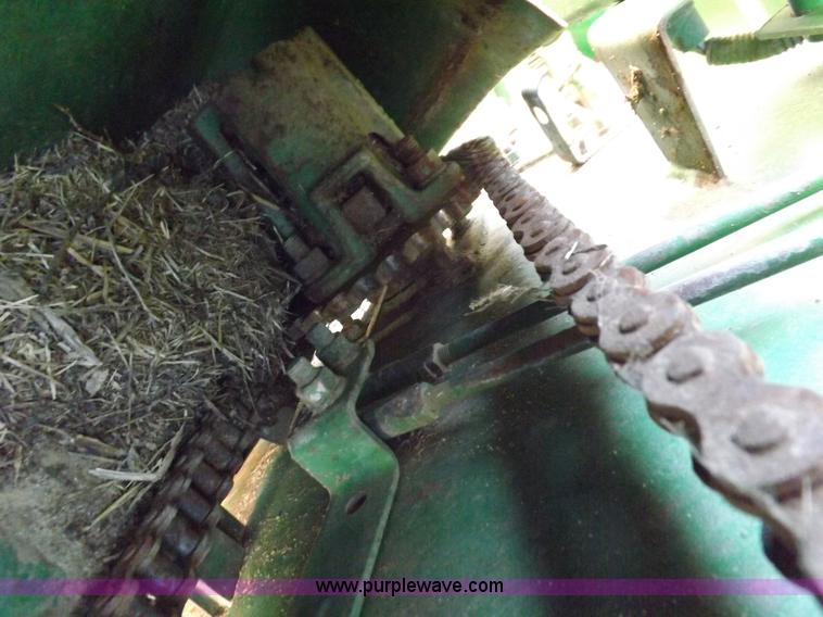 image for item J6885 1984 John Deere 853A row head