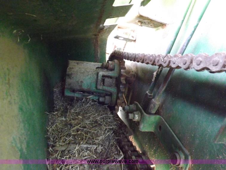 image for item J6885 1984 John Deere 853A row head