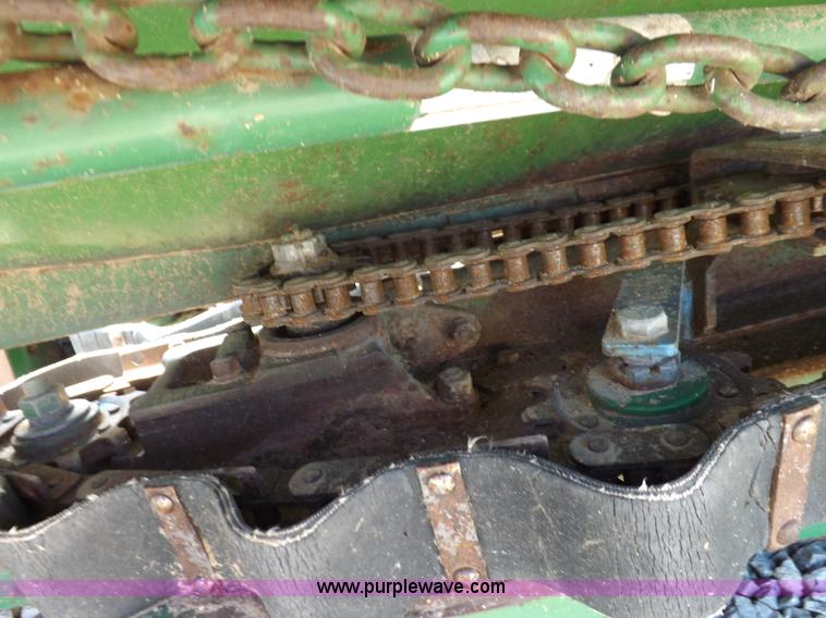 image for item J6885 1984 John Deere 853A row head