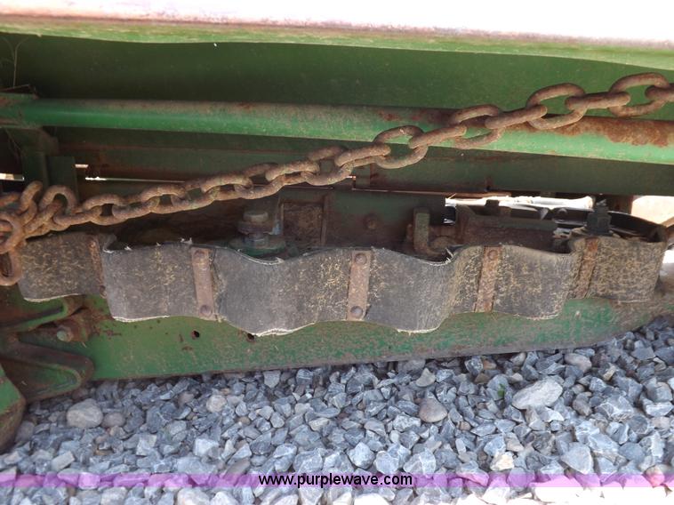 image for item J6885 1984 John Deere 853A row head