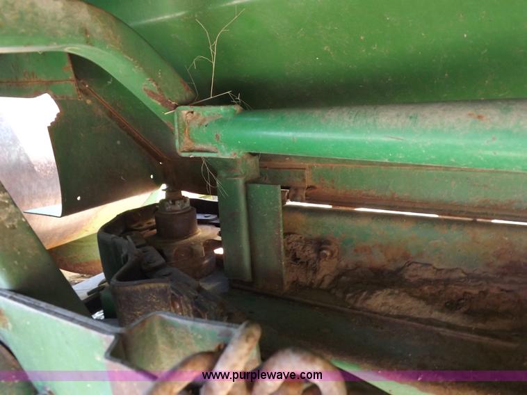 image for item J6885 1984 John Deere 853A row head