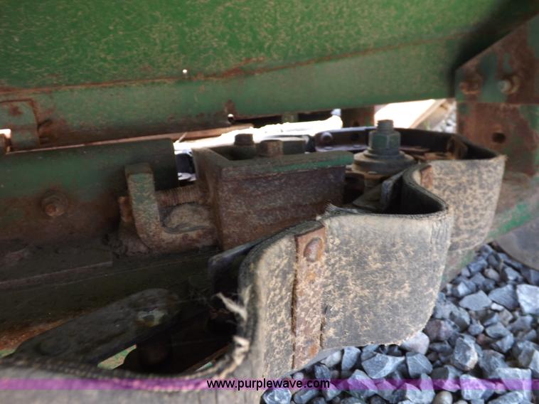 image for item J6885 1984 John Deere 853A row head