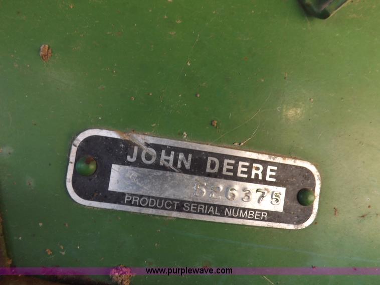 image for item J6885 1984 John Deere 853A row head