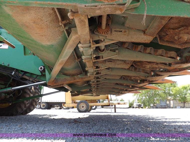 image for item J6887 John Deere 853A row head