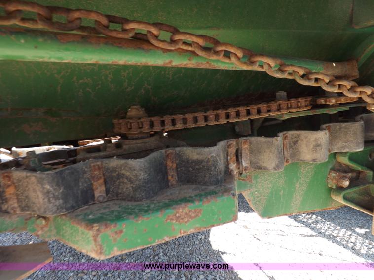 image for item J6887 John Deere 853A row head
