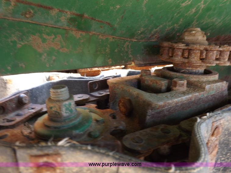 image for item J6887 John Deere 853A row head