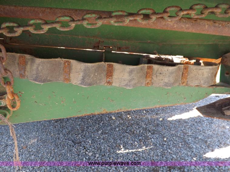 image for item J6887 John Deere 853A row head