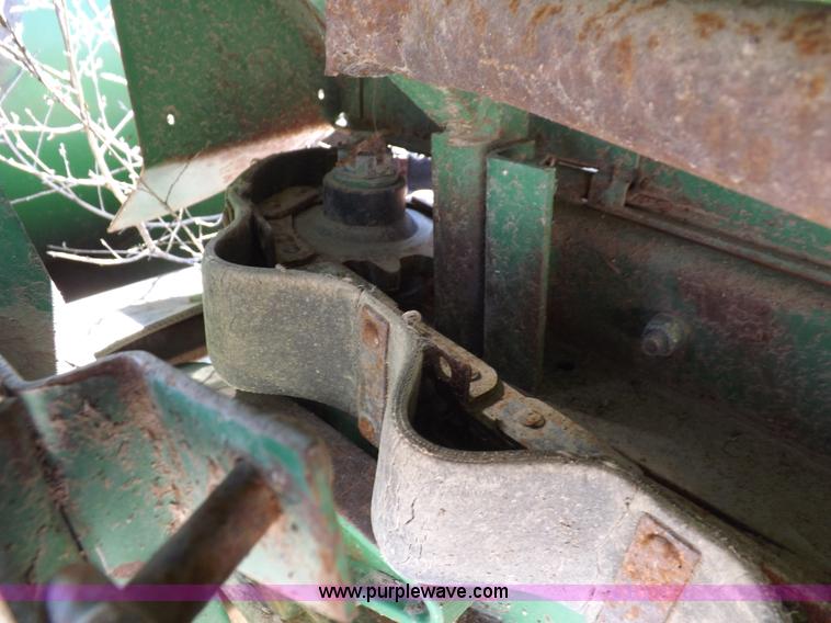 image for item J6887 John Deere 853A row head