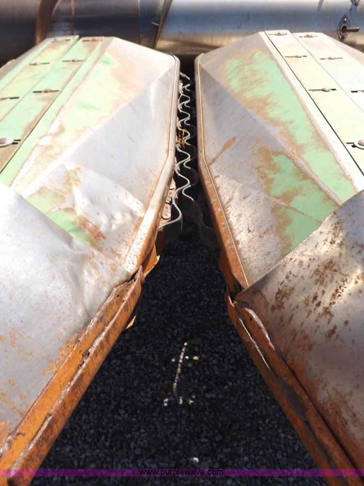 image for item J6887 John Deere 853A row head