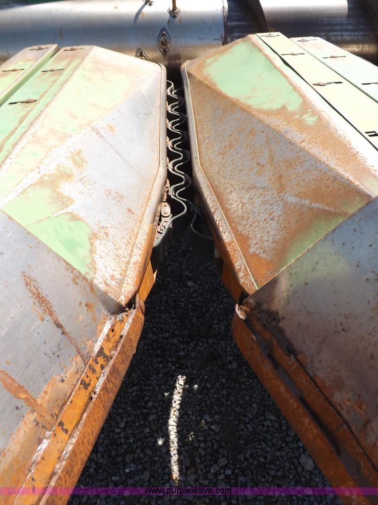 image for item J6887 John Deere 853A row head