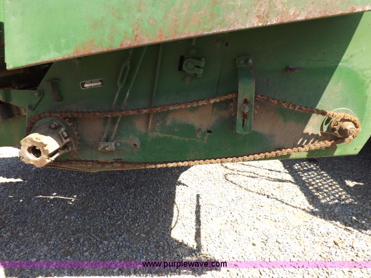 image for item J6887 John Deere 853A row head