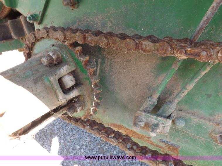image for item J6887 John Deere 853A row head
