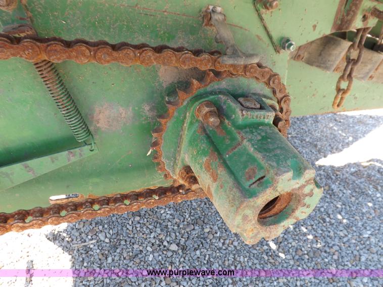 image for item J6887 John Deere 853A row head