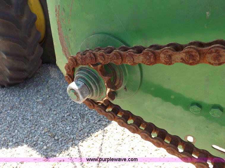 image for item J6887 John Deere 853A row head