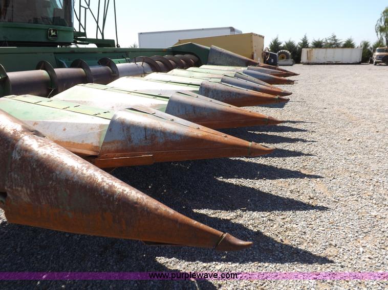 image for item J6887 John Deere 853A row head