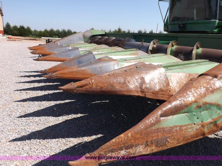 image for item J6887 John Deere 853A row head