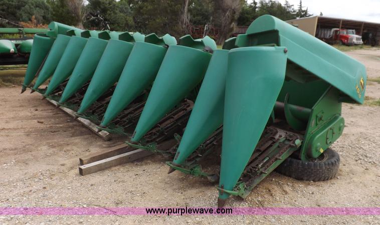 image for item J6906 John Deere 893 corn head