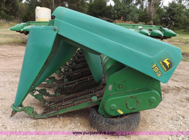 image for item J6906 John Deere 893 corn head