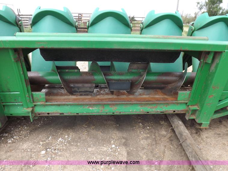 image for item J6906 John Deere 893 corn head