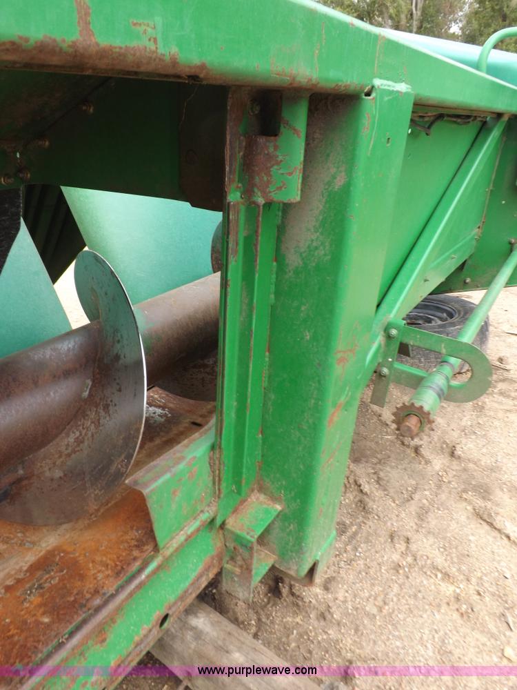 image for item J6906 John Deere 893 corn head