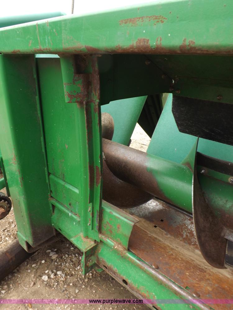 image for item J6906 John Deere 893 corn head