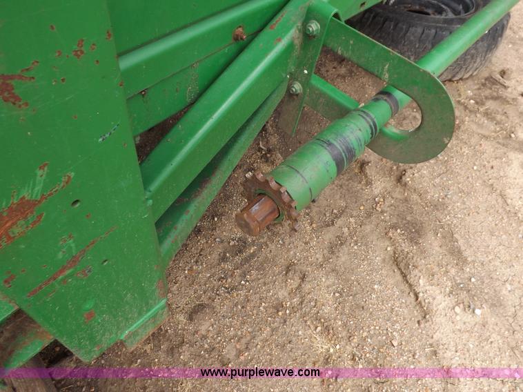 image for item J6906 John Deere 893 corn head
