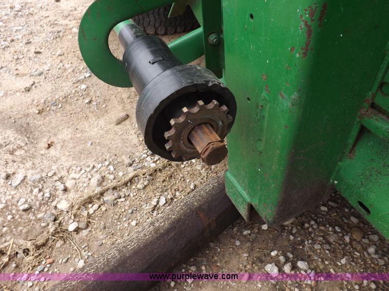 image for item J6906 John Deere 893 corn head