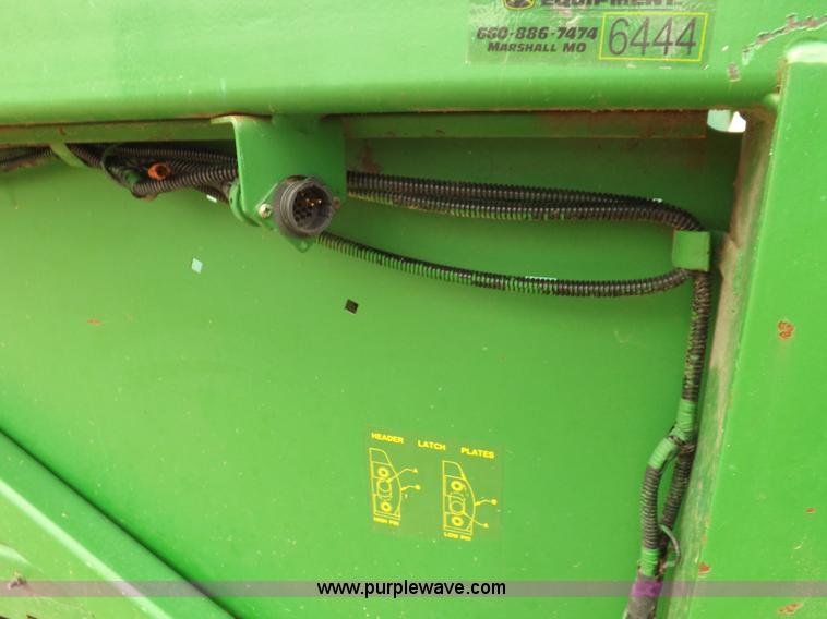 image for item J6906 John Deere 893 corn head